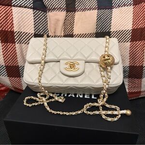 Chanel Ivory Quilted Crossbody Bag with Gold Chain
